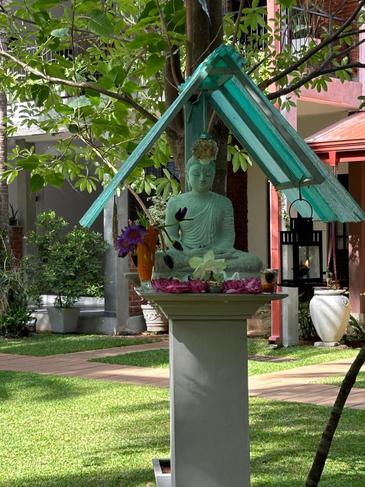 Hotel Heladiv Anuradhapura Eksteriør billede