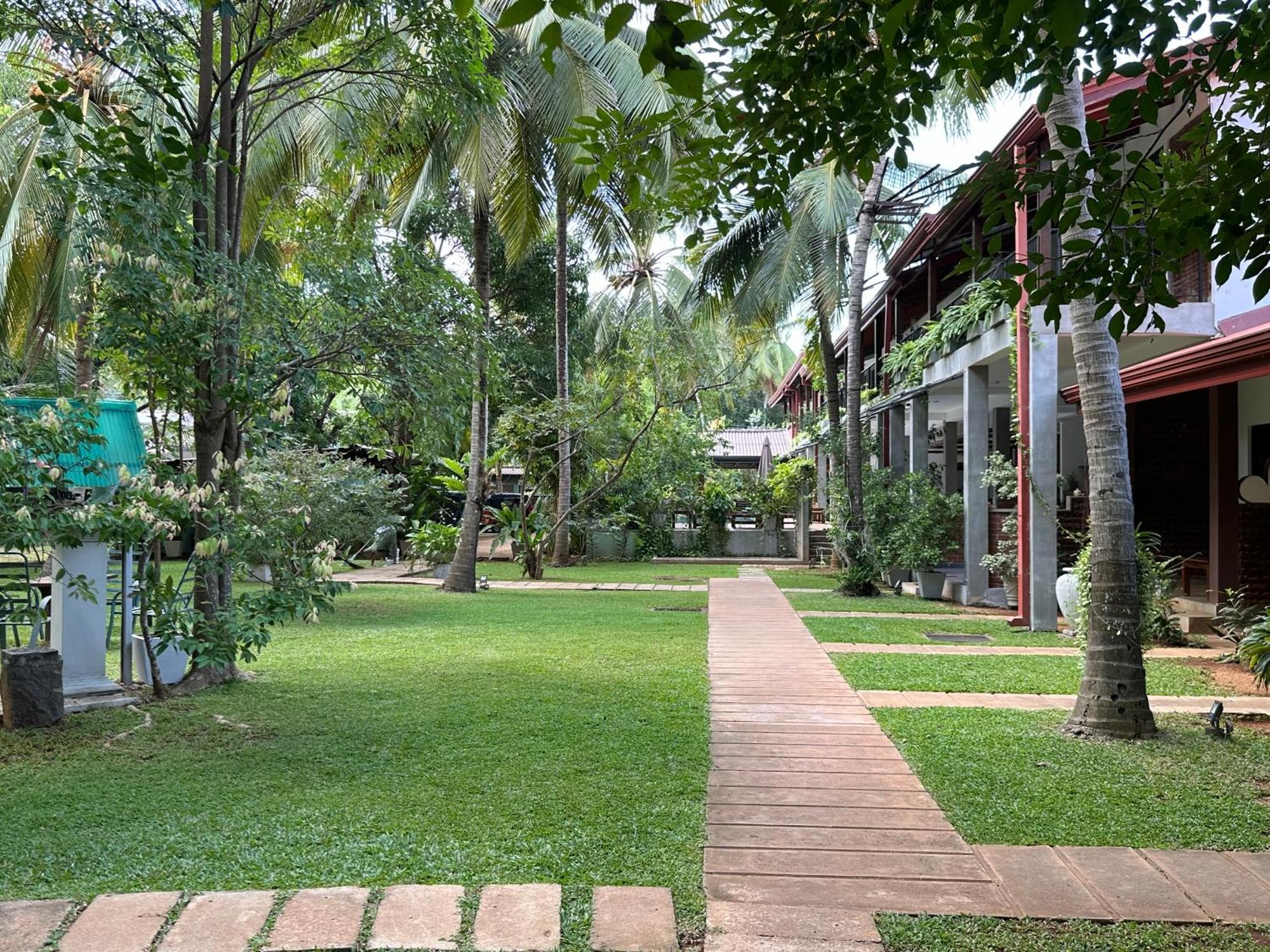 Hotel Heladiv Anuradhapura Eksteriør billede