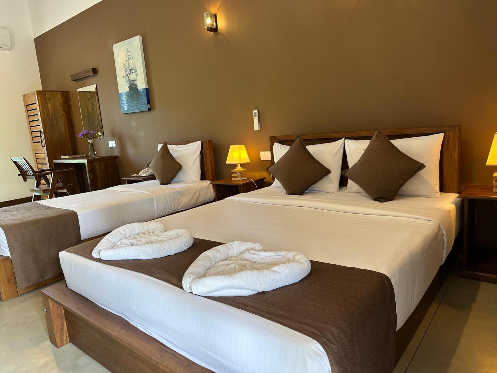 Hotel Heladiv Anuradhapura Eksteriør billede
