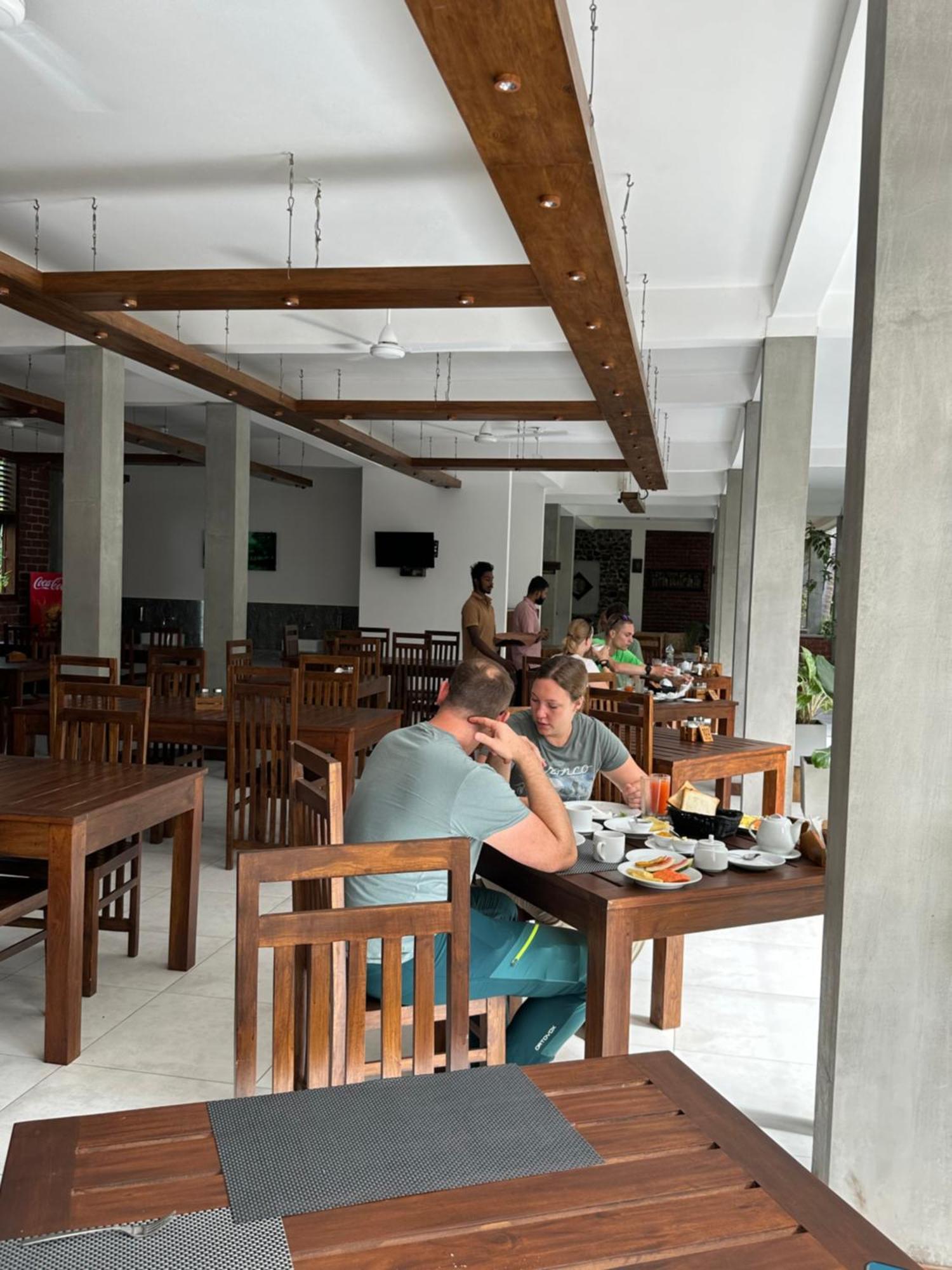 Hotel Heladiv Anuradhapura Eksteriør billede