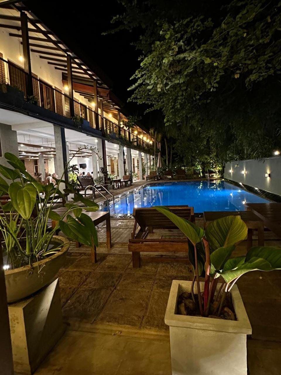 Hotel Heladiv Anuradhapura Eksteriør billede