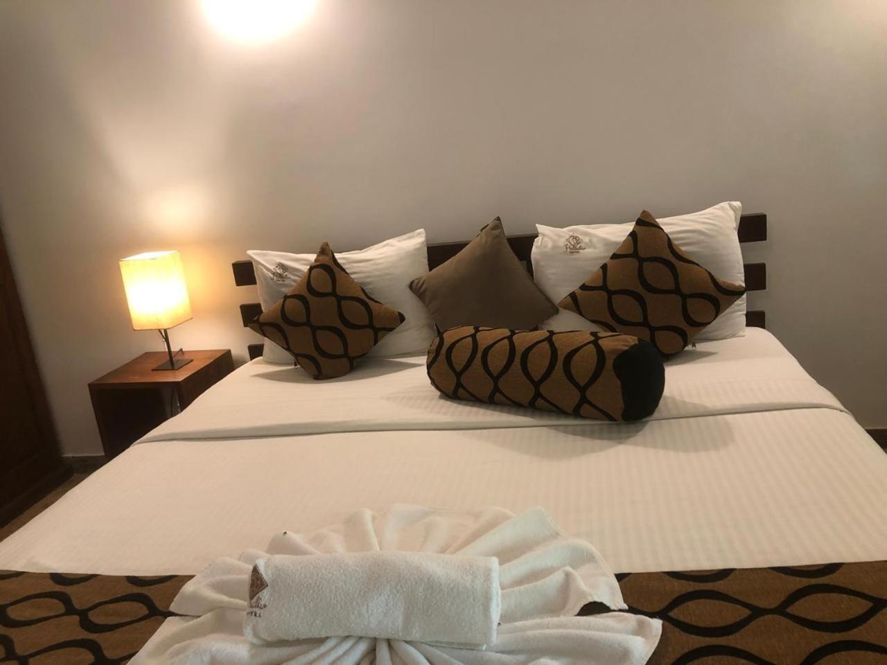Hotel Heladiv Anuradhapura Eksteriør billede