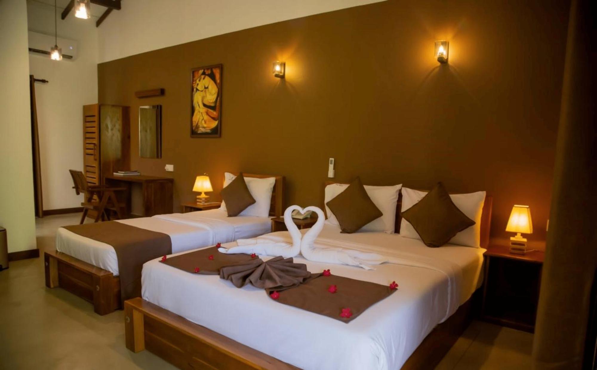 Hotel Heladiv Anuradhapura Eksteriør billede