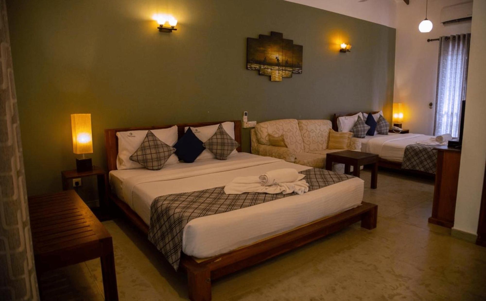 Hotel Heladiv Anuradhapura Eksteriør billede